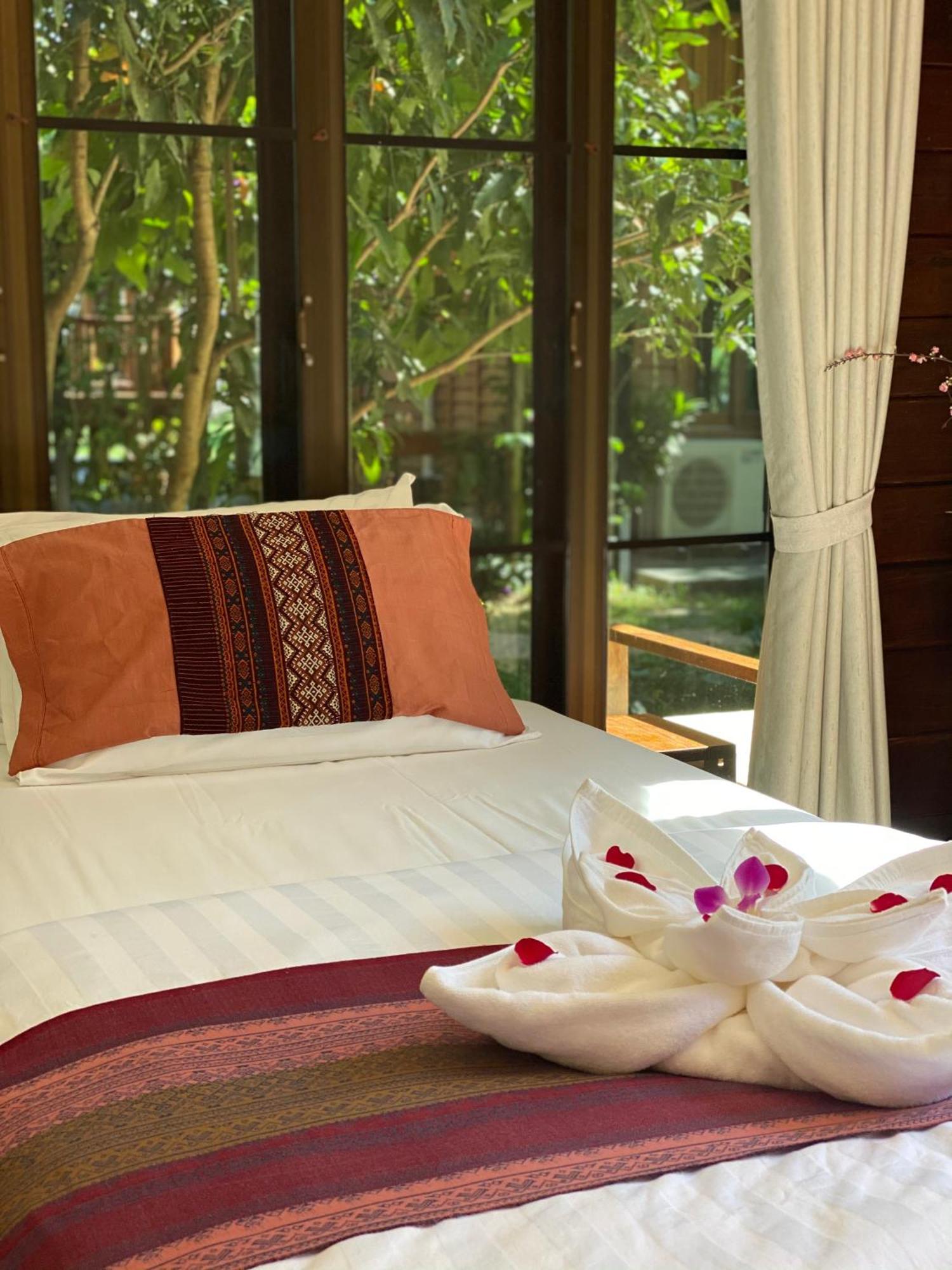 Sak-Ka-Ya Hotel Mae Сот Екстериор снимка